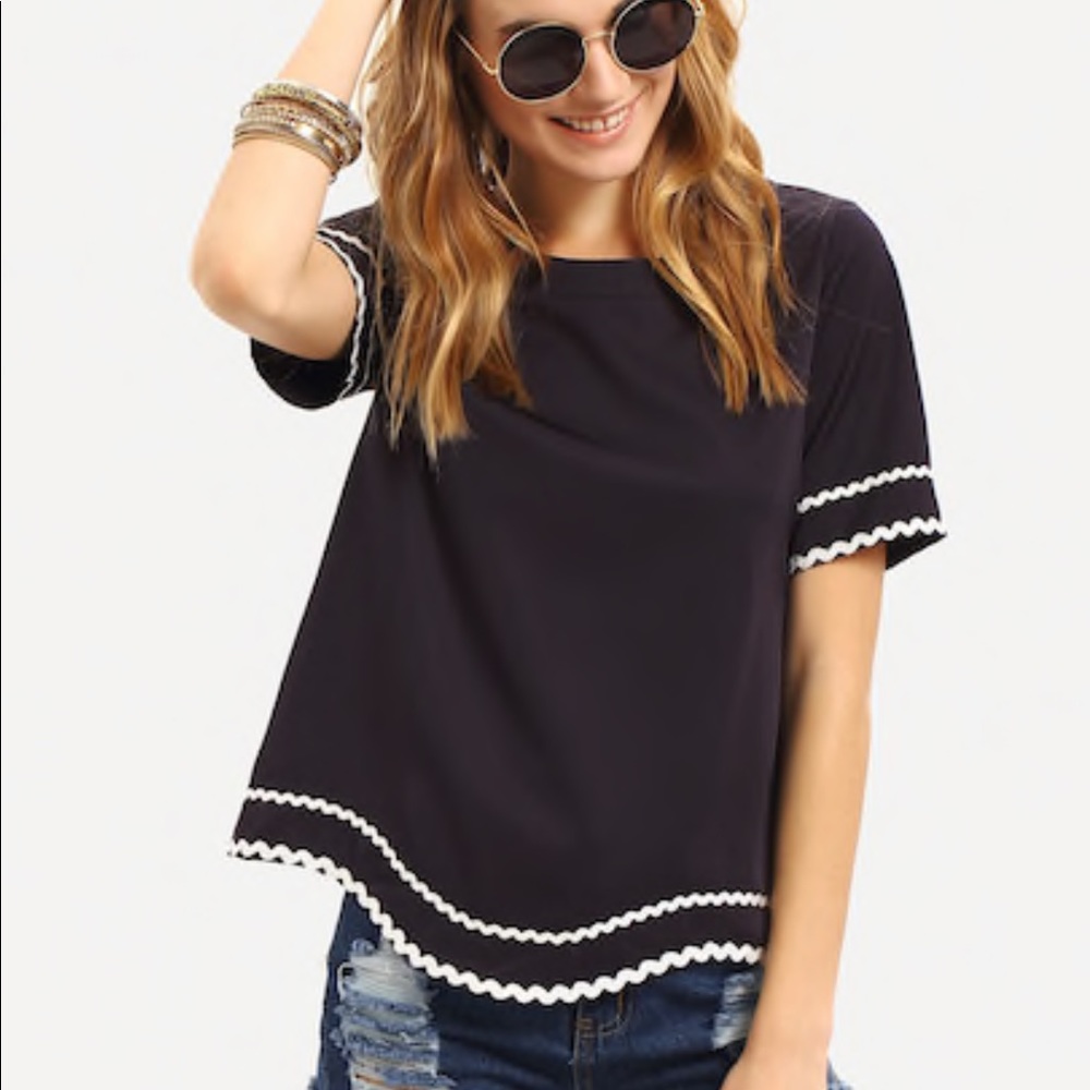 Waved print trim, short sleeved blouse M